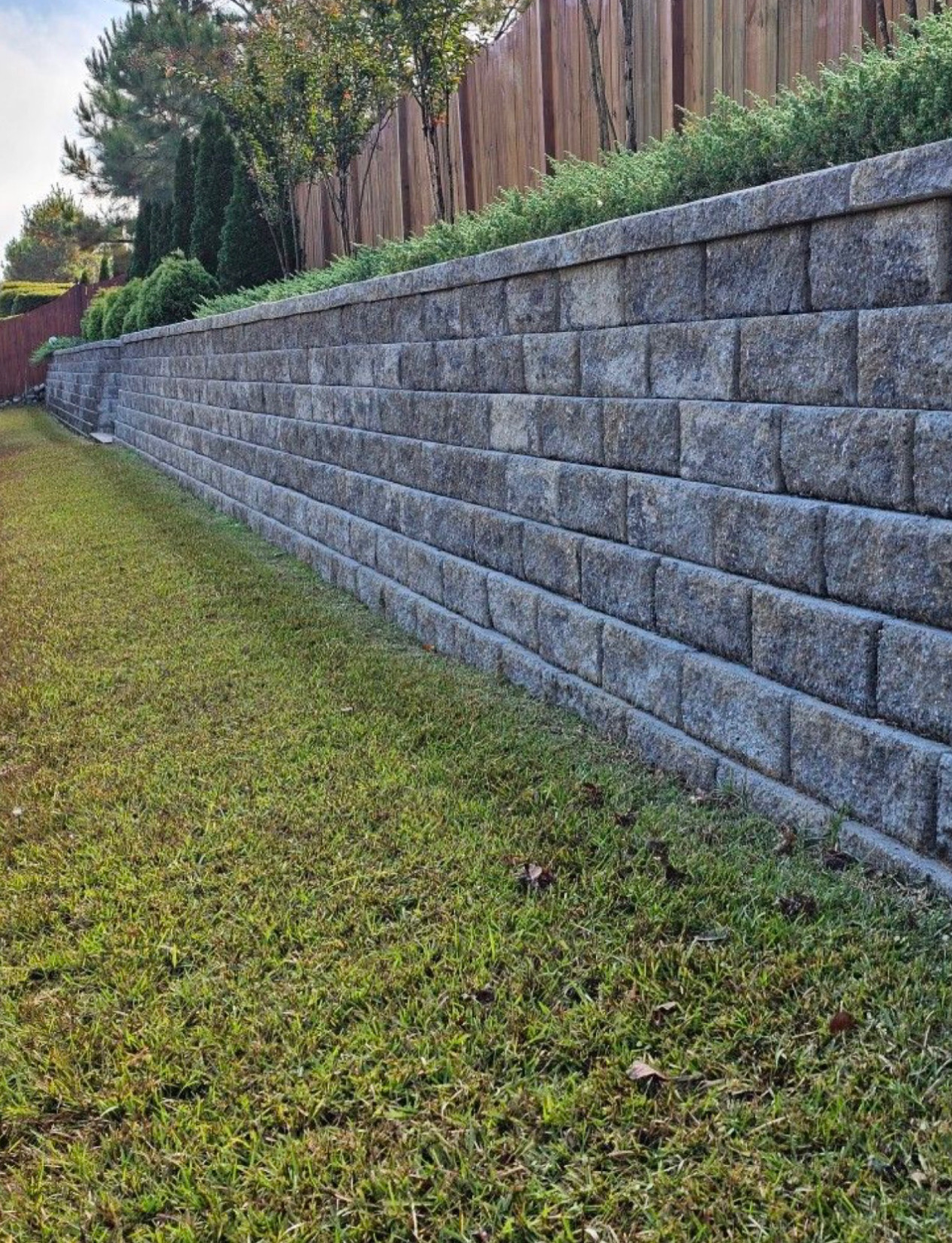 Retaining wall hardscaping